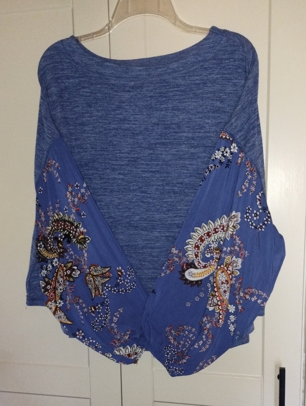 Wonderly Oversized Blue Paisley Batwing Lightweight Sweater Top